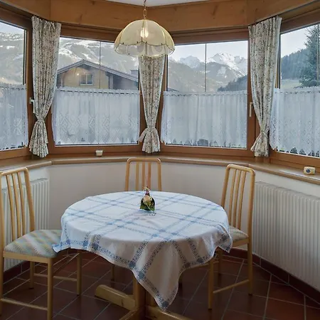Haus Schoenegger 아파트 *